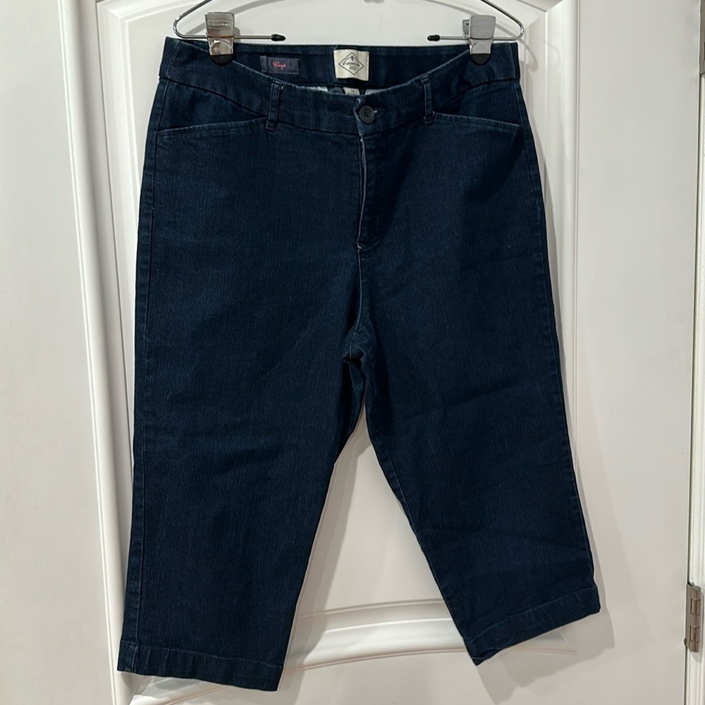ST JOHN’S Bay Classic crop feet jean pants size 14